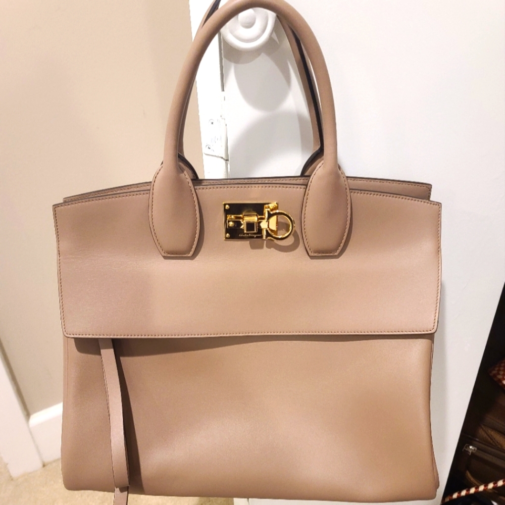 Ferragamo studio bag size medium
